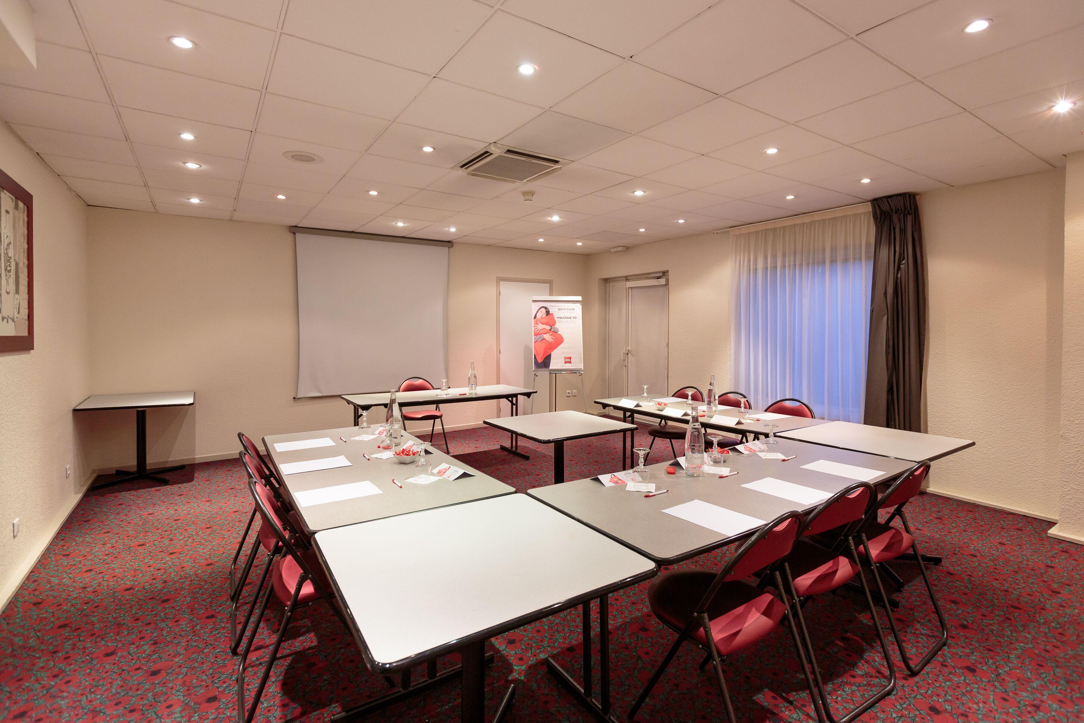 Hotel Ibis Clermont Ferrand A71 A75 La Méridienne 3*