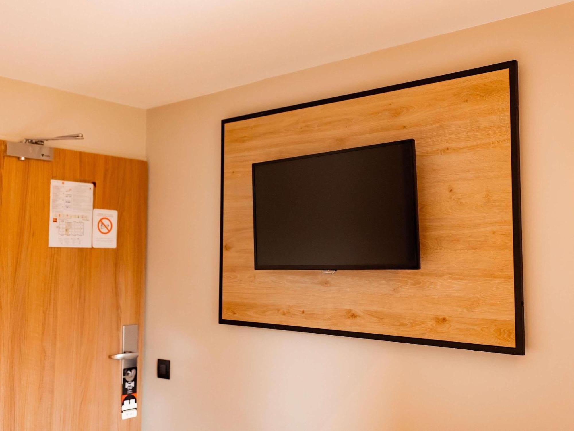 Hotel Ibis Ferrand A71 A75 La Méridienne