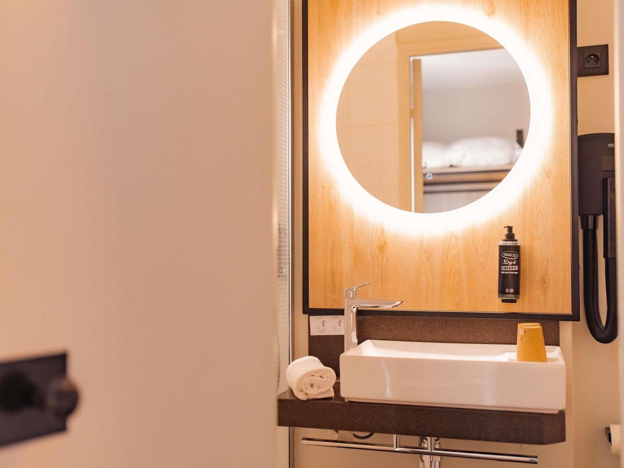 Hotel Ibis Ferrand A71 A75 La Méridienne