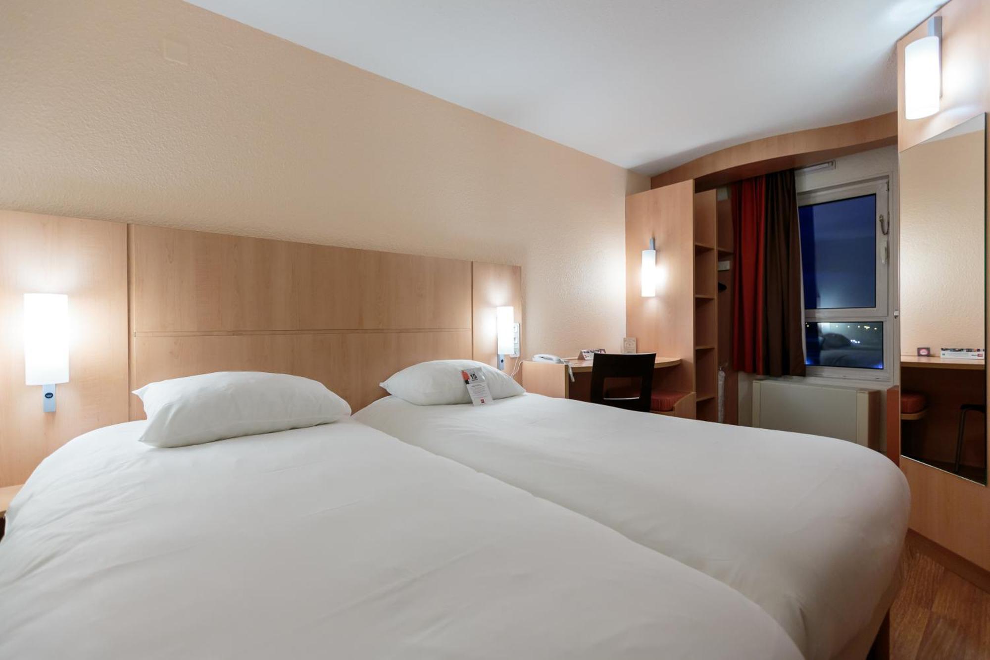 Hotel Ibis Ferrand A71 A75 La Méridienne 3*